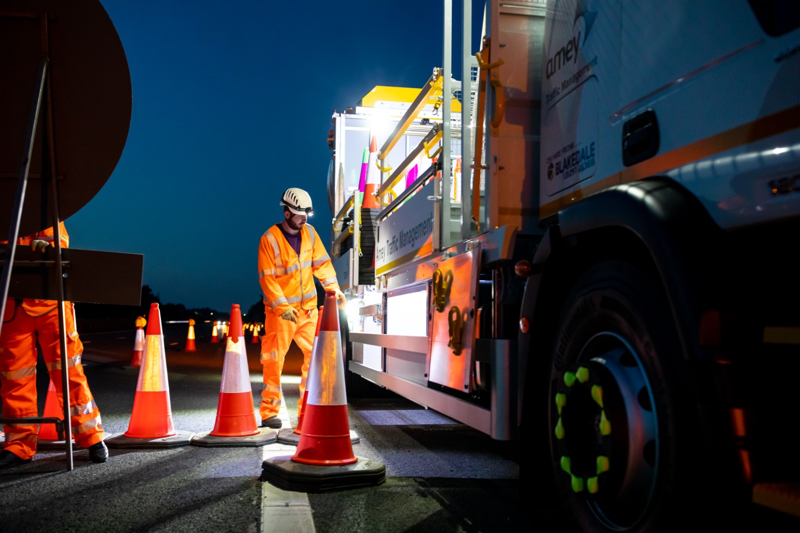 Impact protection vehicle with scorpion II crash cushion on Amey motorway maintenance night job 