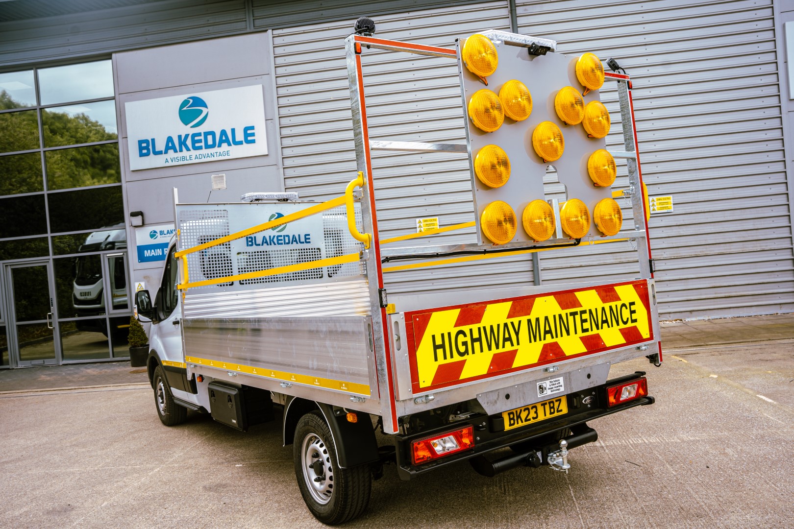 DSC09209 3.5t Traffic Management Vehicle with LP13 Arrow Board